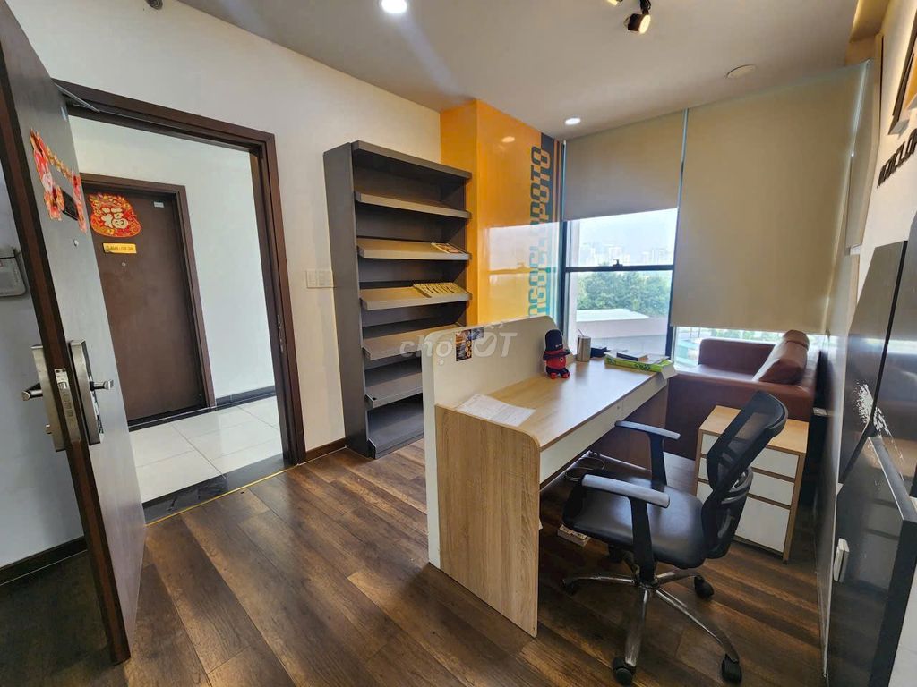 Full office interior is empty. 15 million.