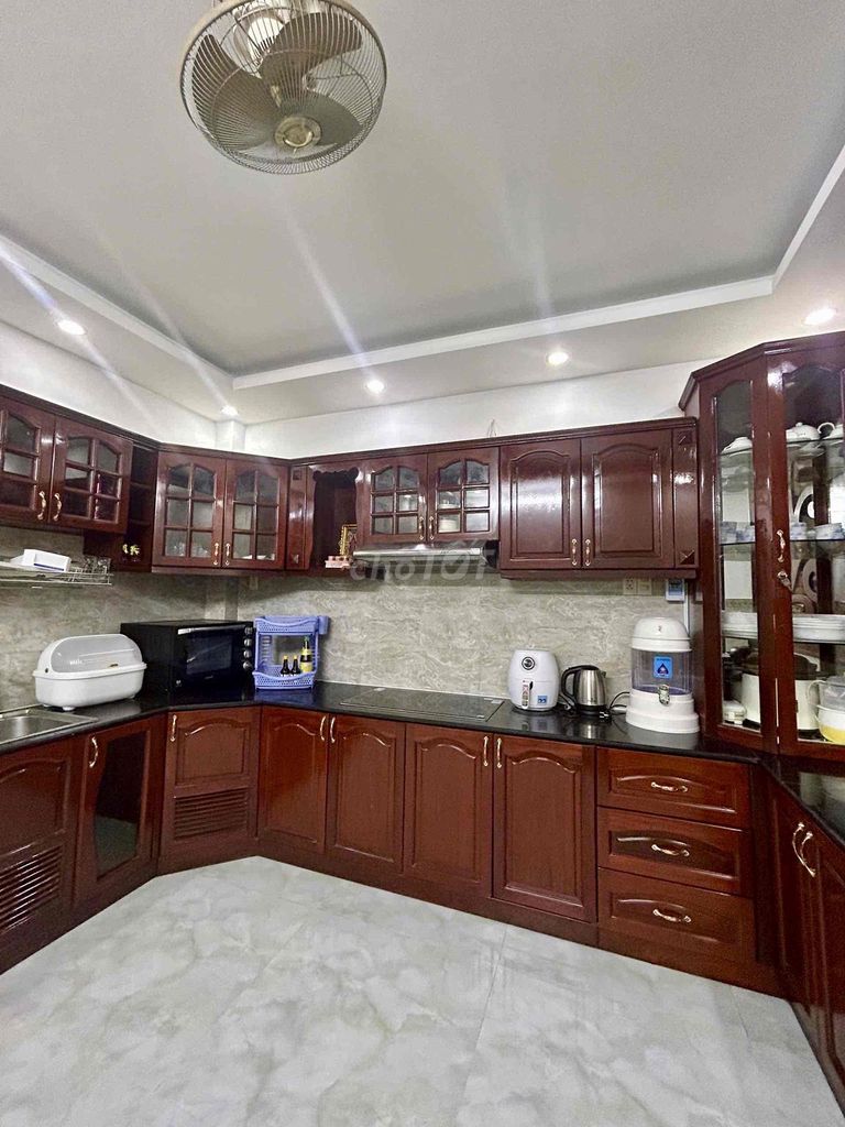 The Full House 7' 4'20 meters 1 .8" plus 3 "6th floor bedroom" 8 meters. Tên Lửa area