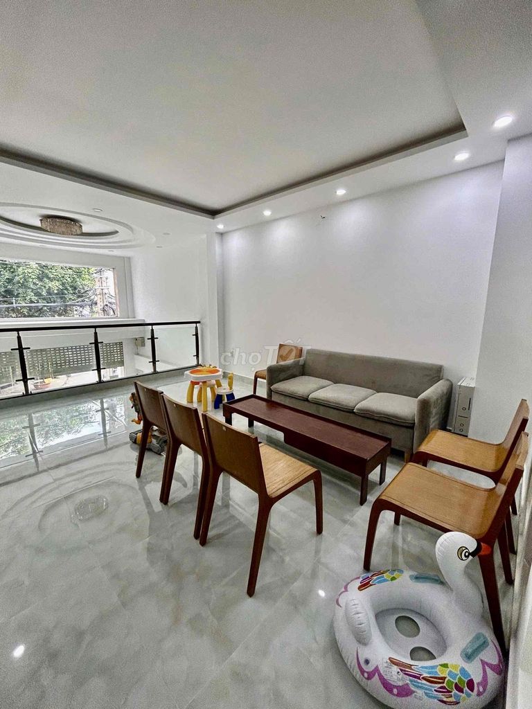 The Full House 7' 4'20 meters 1 .8" plus 3 "6th floor bedroom" 8 meters. Tên Lửa area