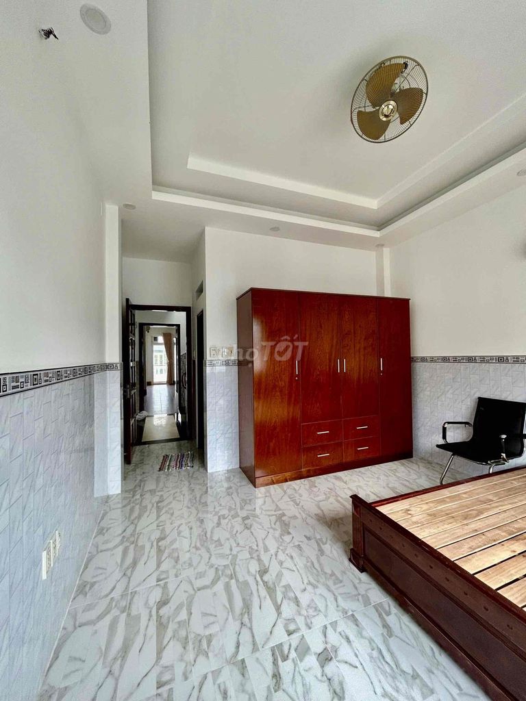 The Full House 7' 4'20 meters 1 .8" plus 3 "6th floor bedroom" 8 meters. Tên Lửa area