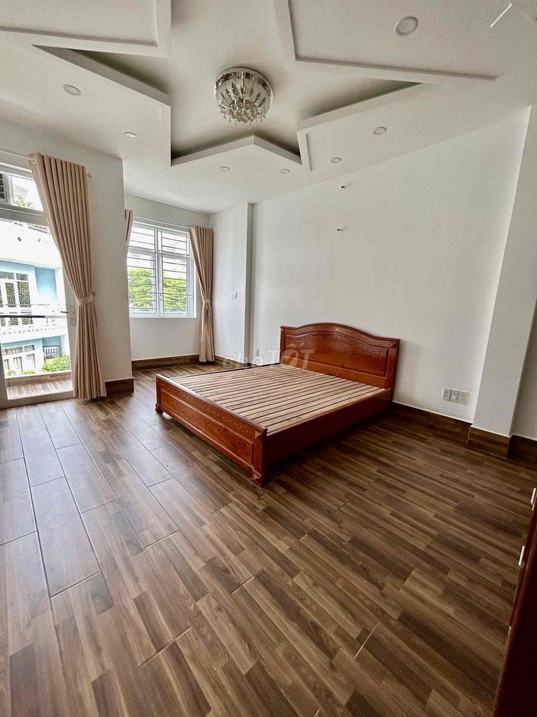 The Full House 7' 4'20 meters 1 .8" plus 3 "6th floor bedroom" 8 meters. Tên Lửa area