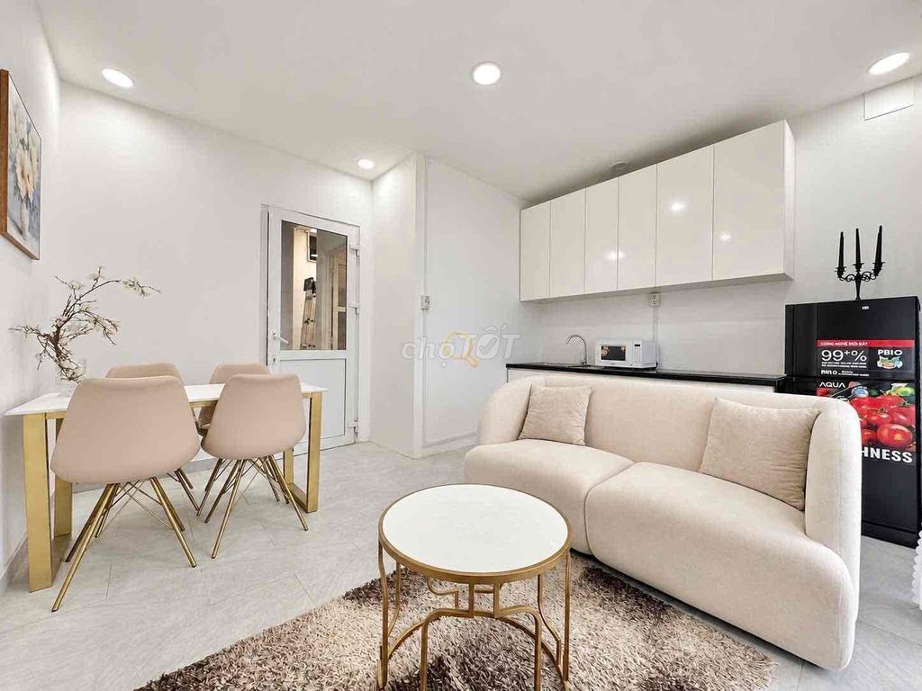 A Phan Xích Long bedroom -- a balcony bedroom, luxury ice cream interior.