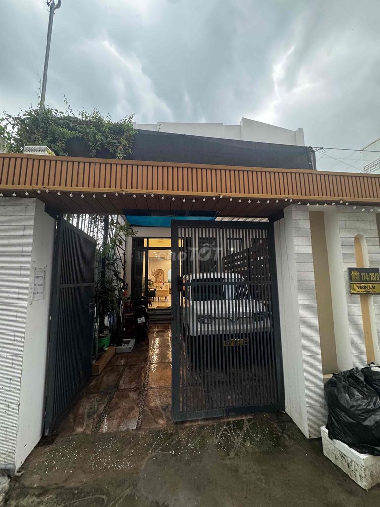 Rent the entire main alleyway.