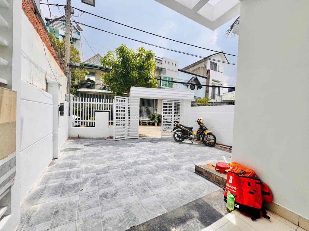 Rent Lê Văn Lương wide house - 6 x 25 M - 3 bedrooms