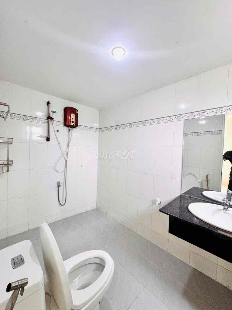 Rent Lê Văn Lương wide house - 6 x 25 M - 3 bedrooms