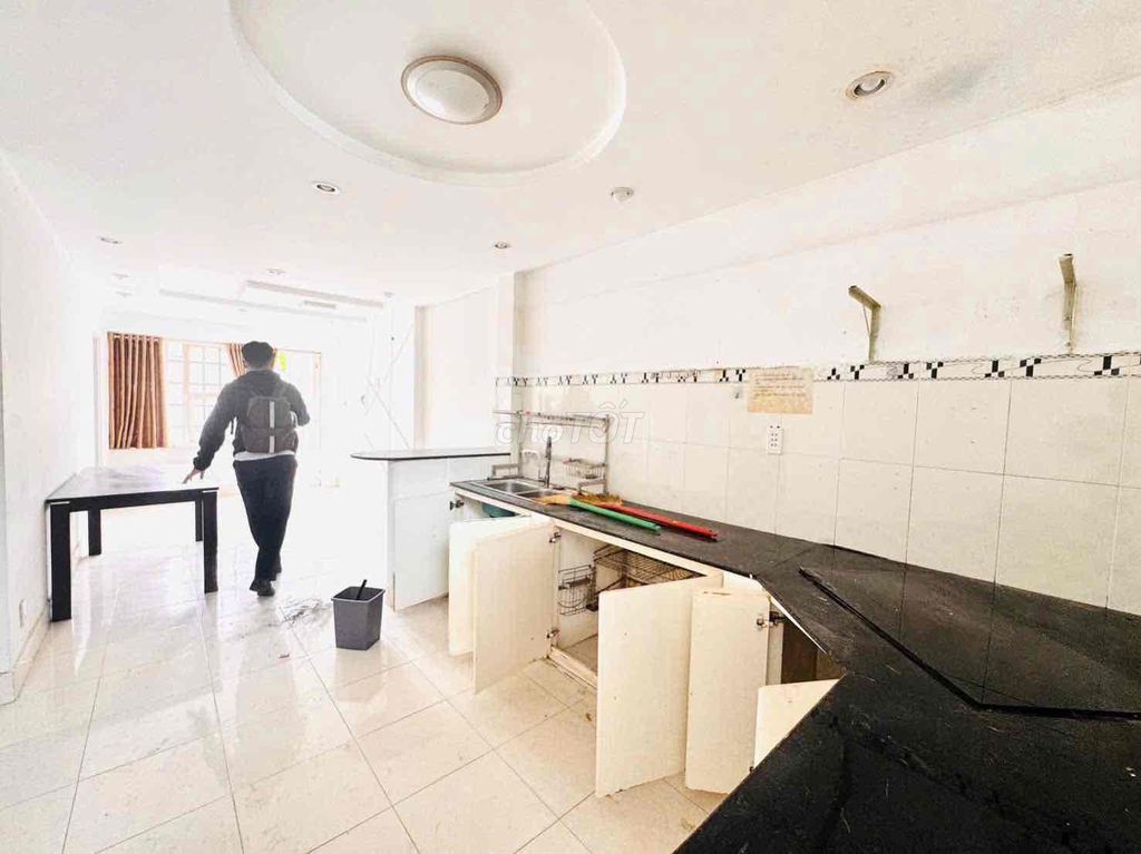 Rent Lê Văn Lương wide house - 6 x 25 M - 3 bedrooms