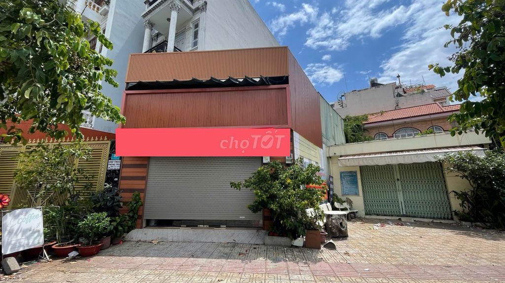 Rent one Tô Hiệu 5 x 15 ground with a attic.