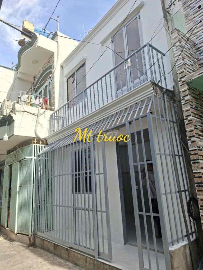 Two fronts, ten million bolts, four meters long, 17 meters, three bedrooms one floor.