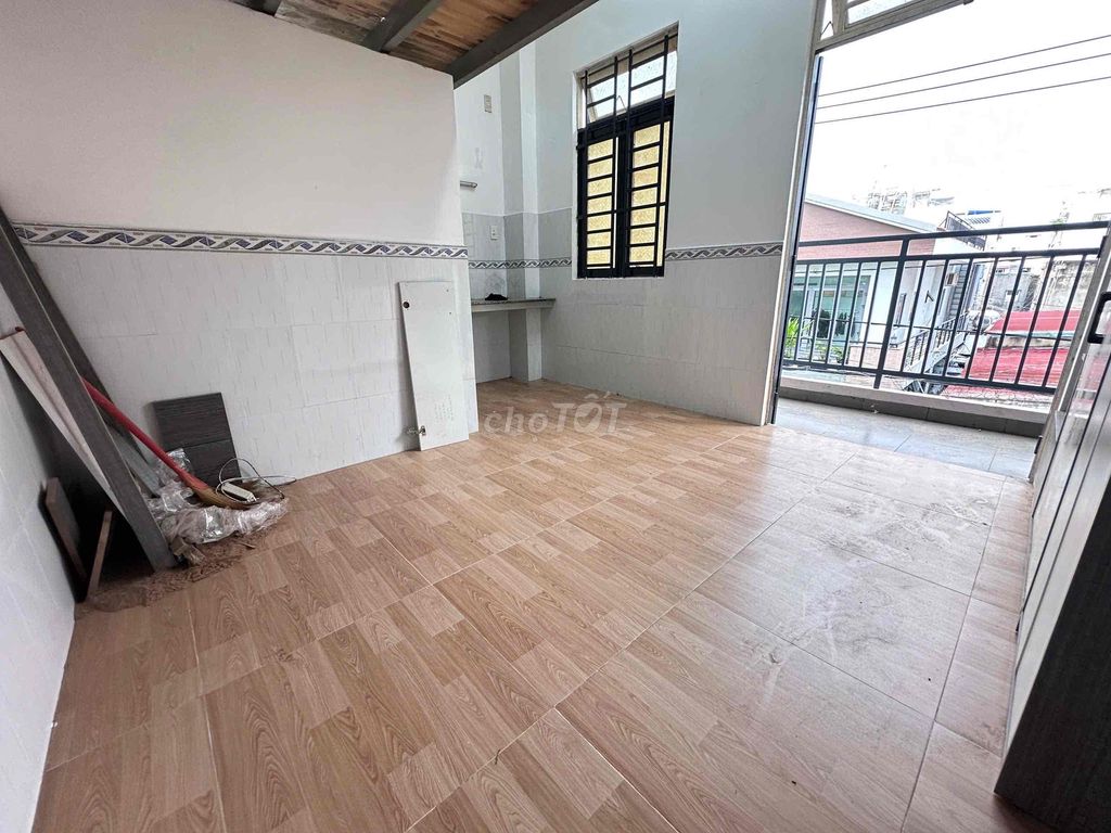 Rent a balcony with a skylight walker for business college.