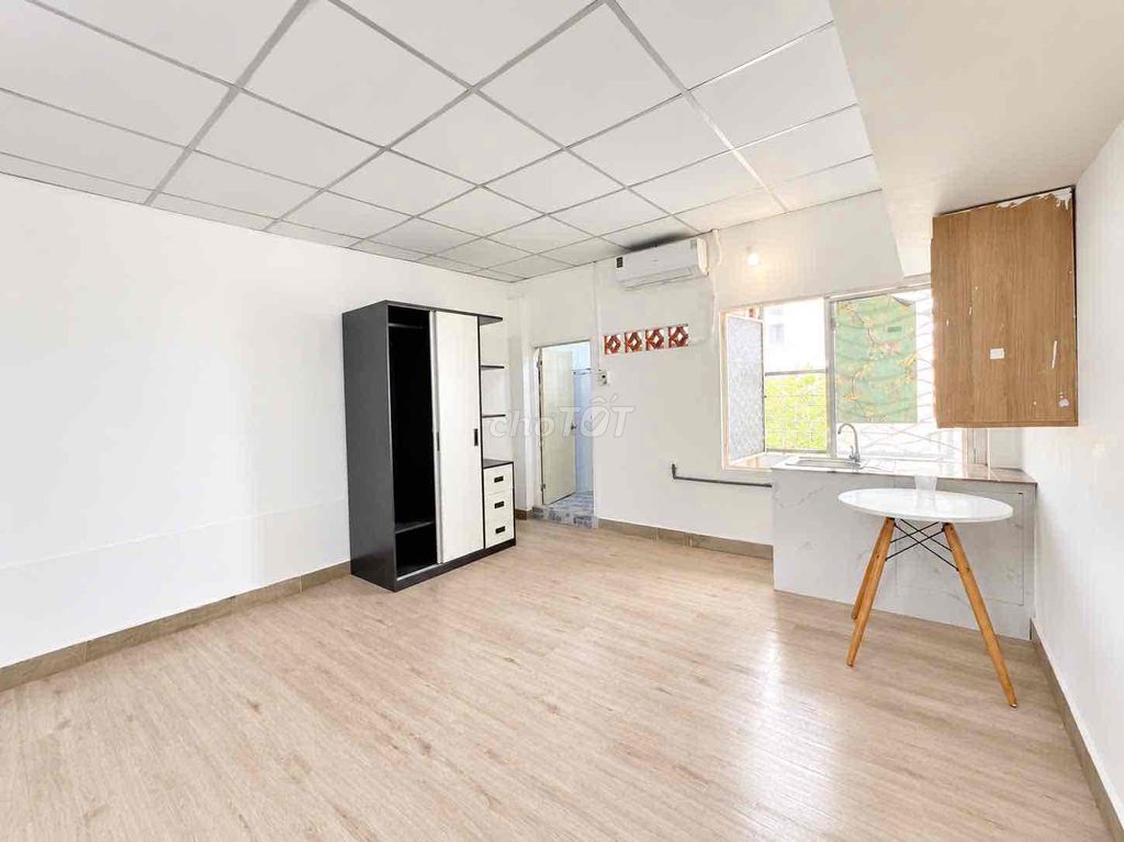 renting rooms full-on interior sky windows near the dedication college