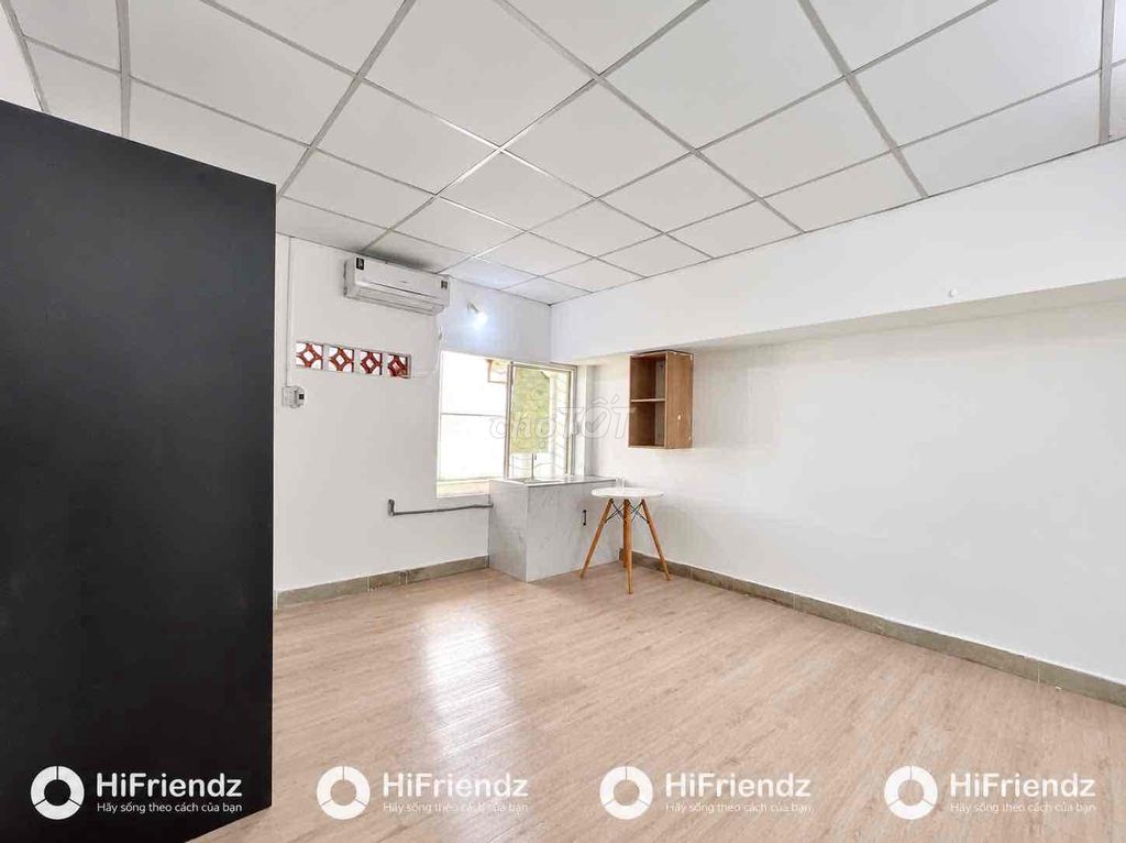 renting rooms full-on interior sky windows near the dedication college