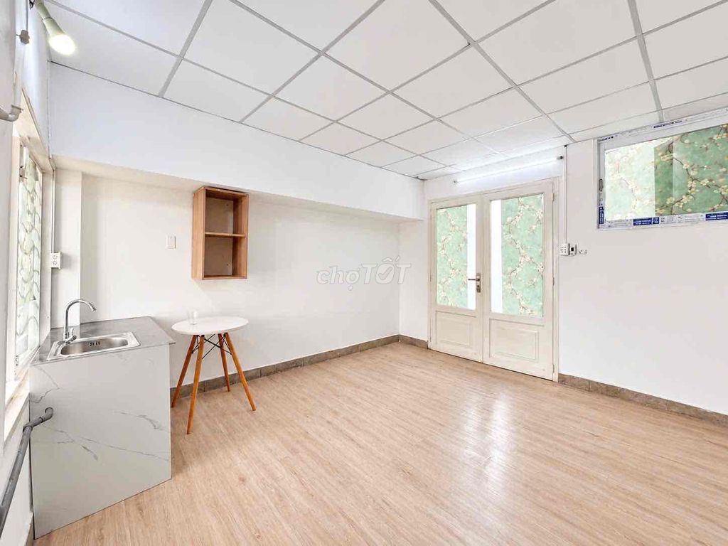 renting rooms full-on interior sky windows near the dedication college