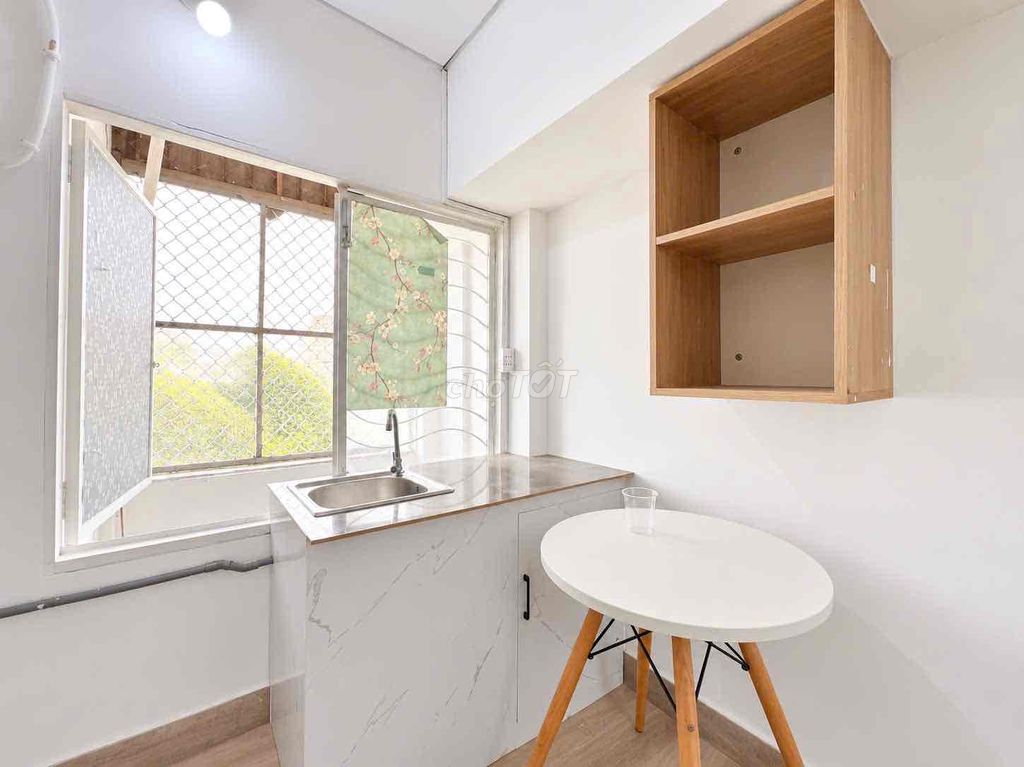 renting rooms full-on interior sky windows near the dedication college
