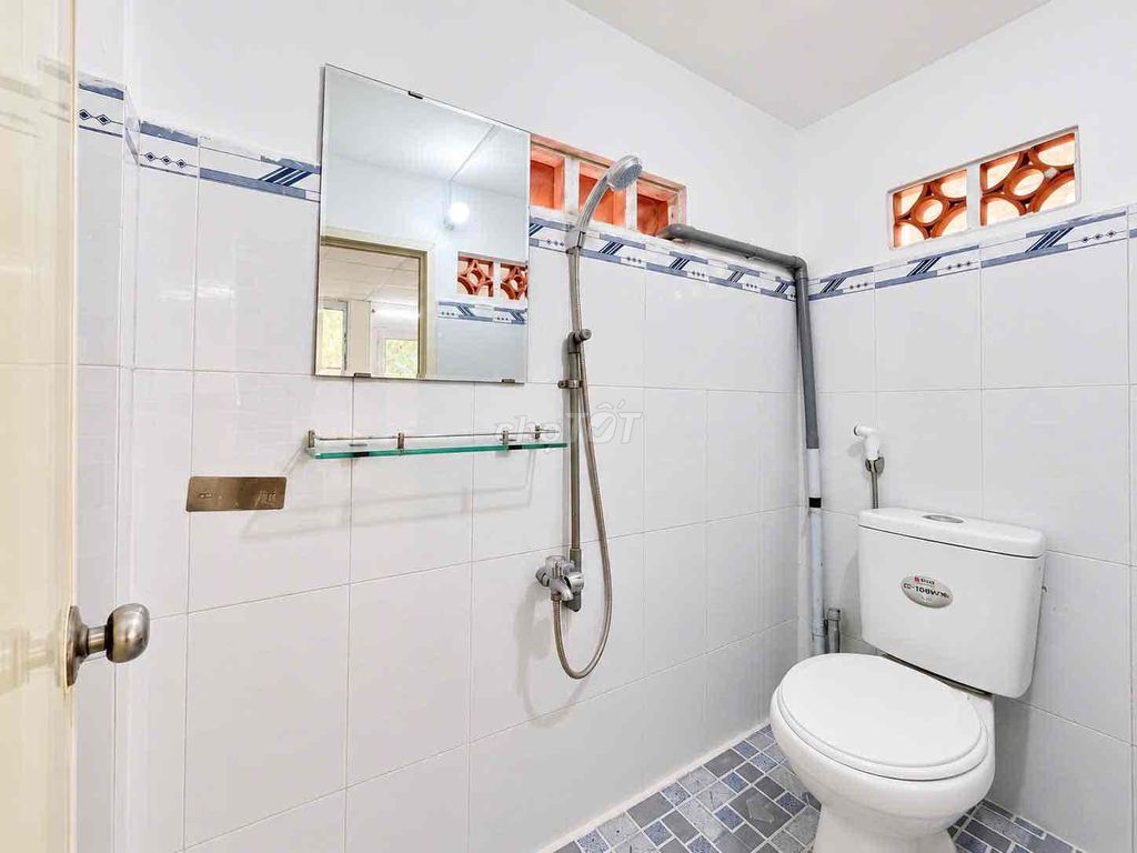 renting rooms full-on interior sky windows near the dedication college