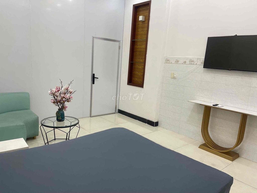 I'll rent out the R-Serves Room. rocket - aeon mall Bình Tân