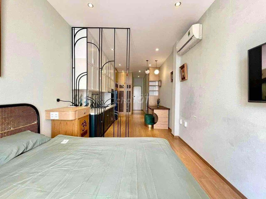 The apartment is Vincom Nguyễn Xí, via blue line, Bình Thạnh.