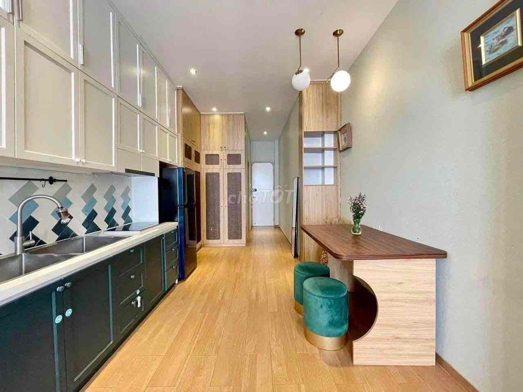 The apartment is Vincom Nguyễn Xí, via blue line, Bình Thạnh.