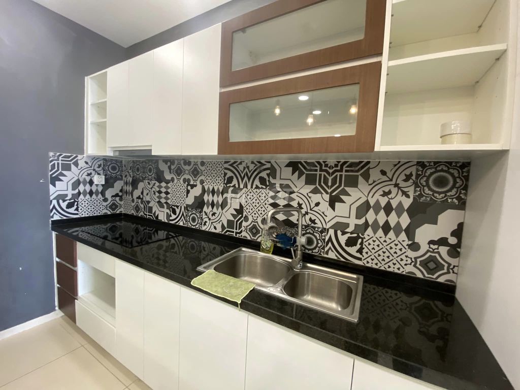 Rent the Pega Suite District 8, 2 bedrooms. A full interior toilet.