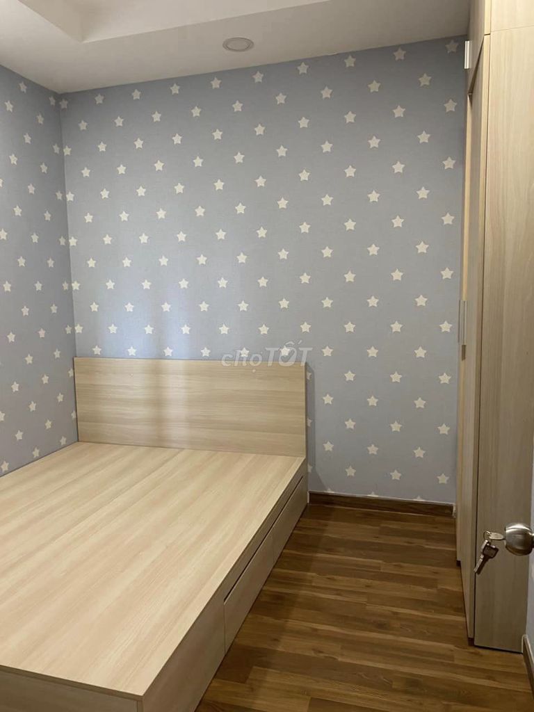 Rent the Pega Suite District 8, 2 bedrooms. A full interior toilet.