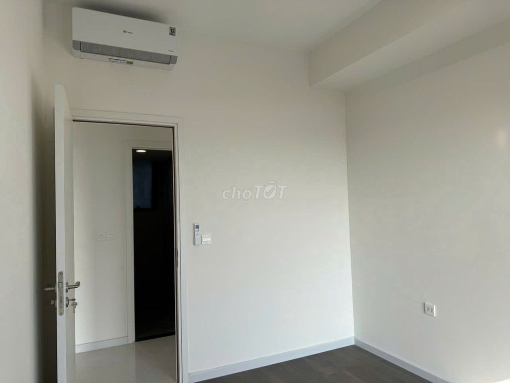 - Rent the corner of the three bedrooms ntcb at Victoria Village.