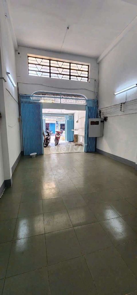 Renting cash houses Phạm Văn Chí District 6.