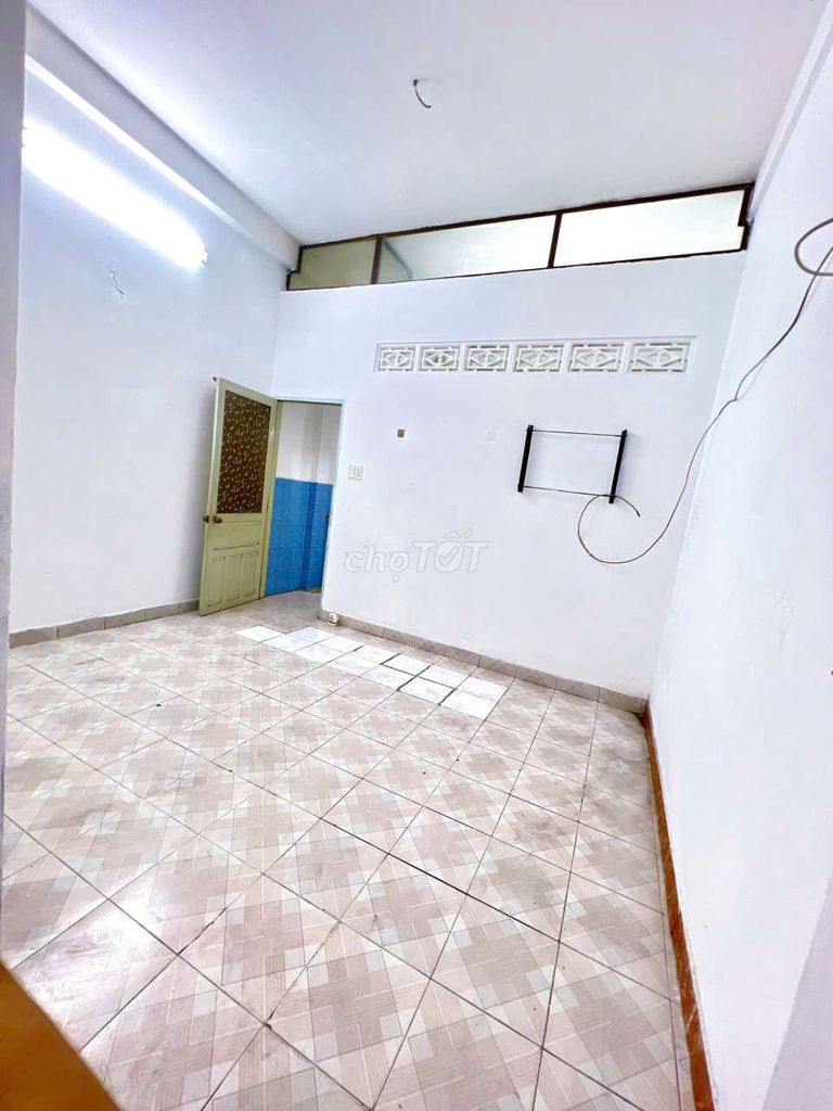 Rents 364 bids, 3 bedrooms, 9 million refrigerators, 4-M alleys.