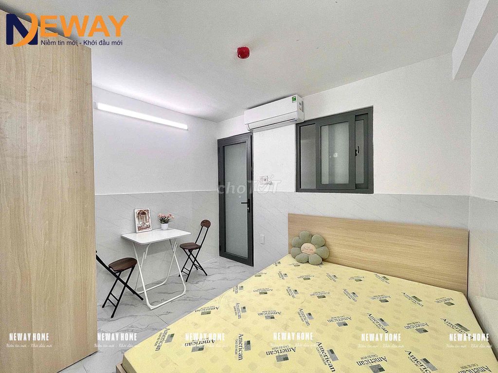 The new cheap no-resistment hotel has a refrigerator machine near the dedication.