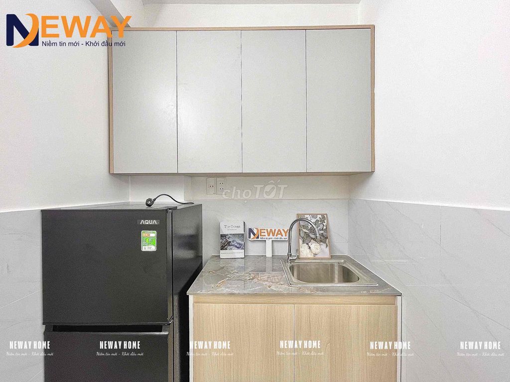The new cheap no-resistment hotel has a refrigerator machine near the dedication.