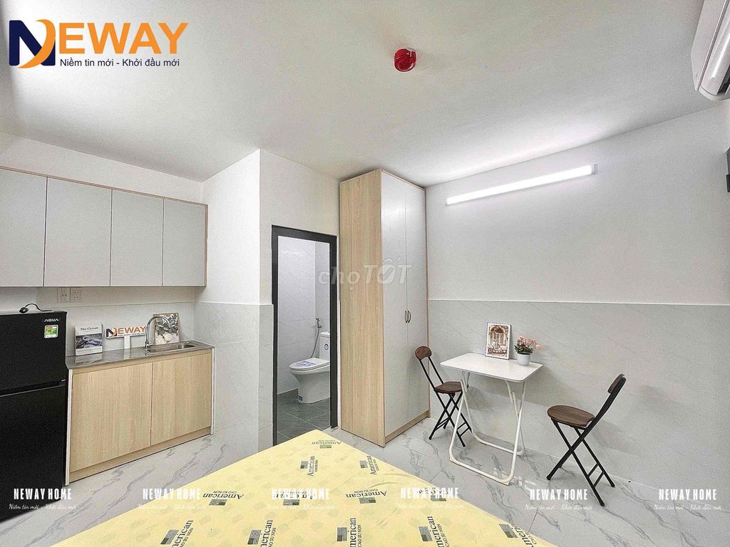 The new cheap no-resistment hotel has a refrigerator machine near the dedication.