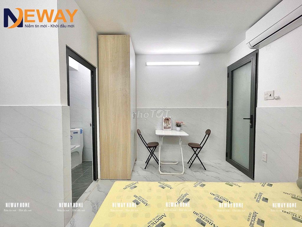 The new cheap no-resistment hotel has a refrigerator machine near the dedication.