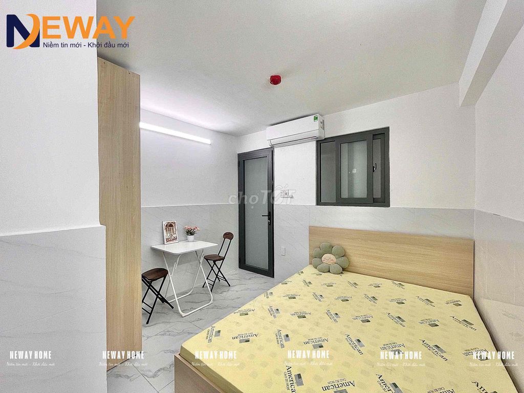 The new cheap no-resistment hotel has a refrigerator machine near the dedication.