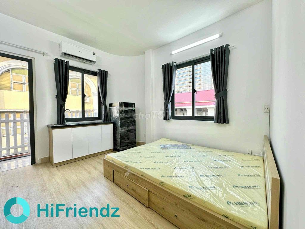 Rent the balcony studio full interior furniture in the heart of District 1.