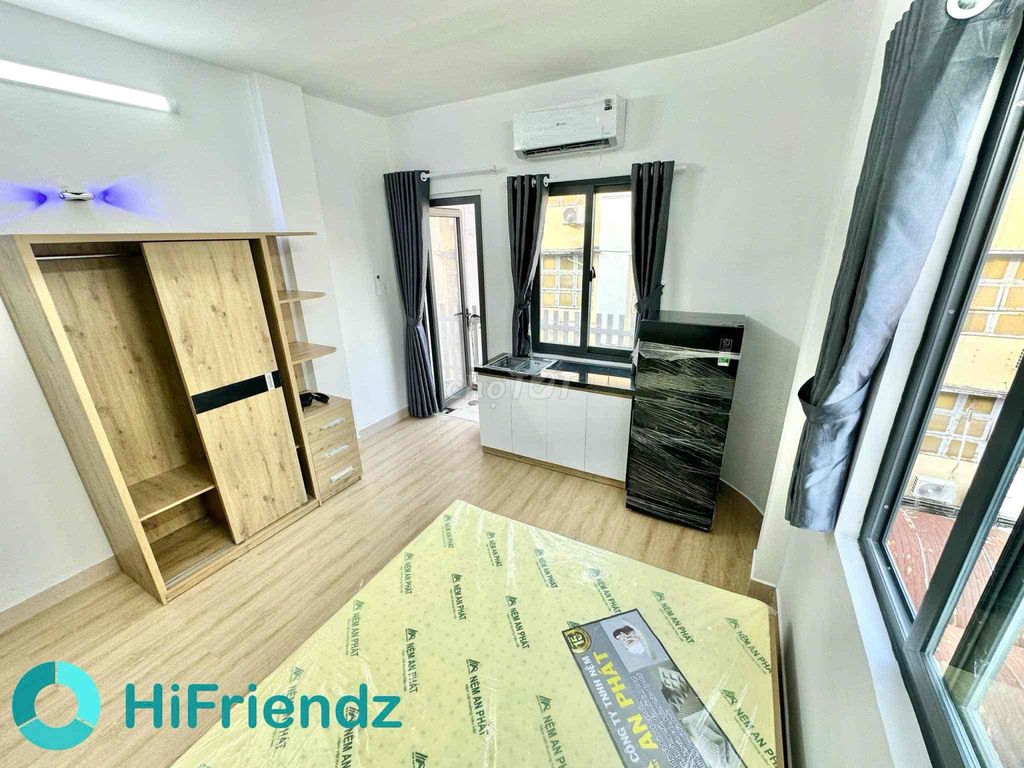 Rent the balcony studio full interior furniture in the heart of District 1.