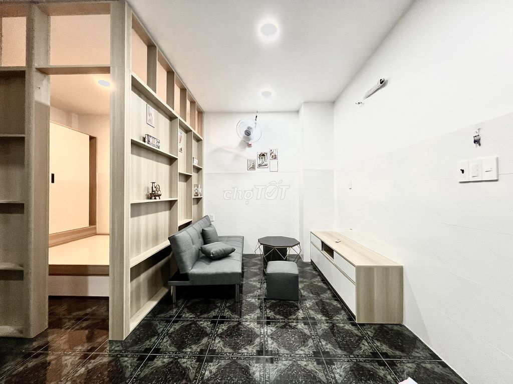 - Near the school - fit student market in District 5