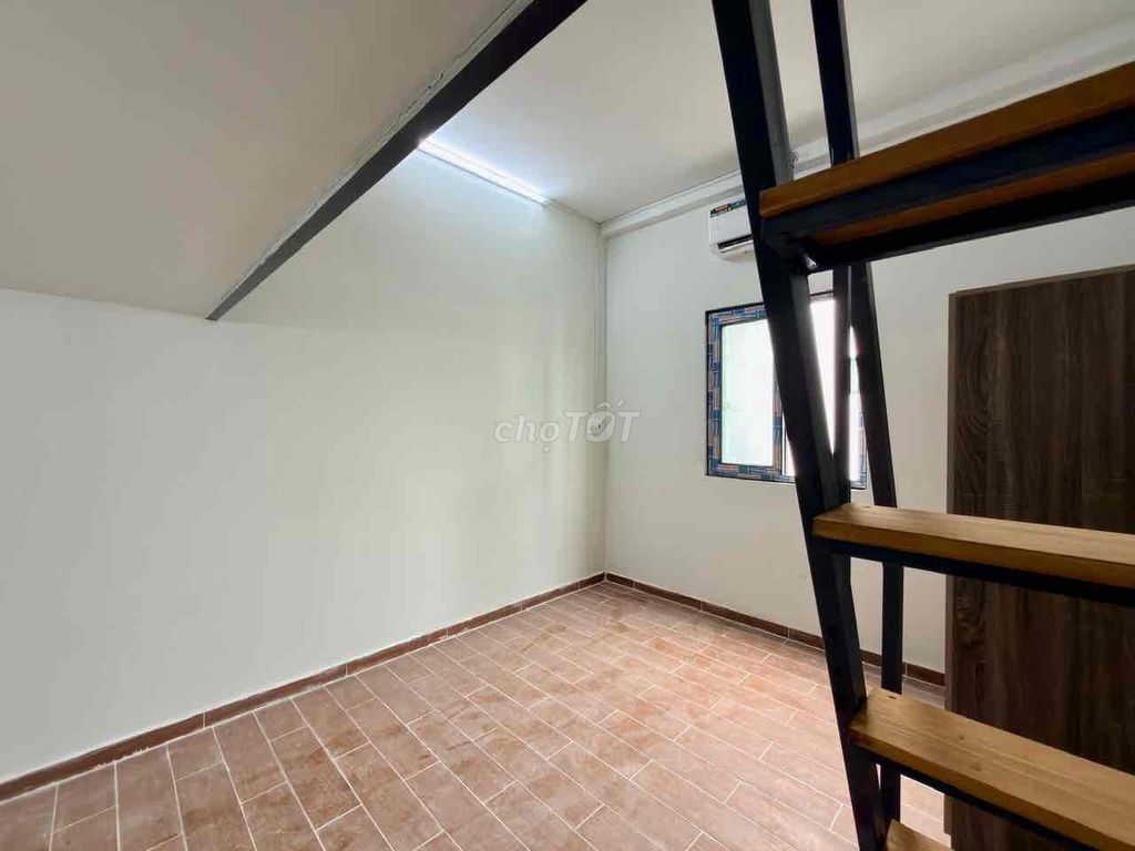 New boarding room was built near the iron bridge at Vườn Lài.