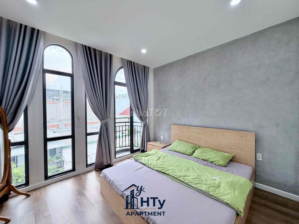 House - 1 Ph sleeps in the kitchen - Full interior - Public Book Door