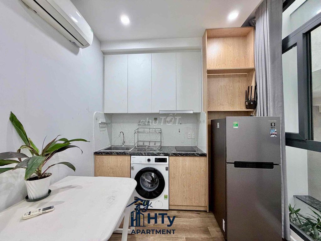 House - 1 Ph sleeps in the kitchen - Full interior - Public Book Door