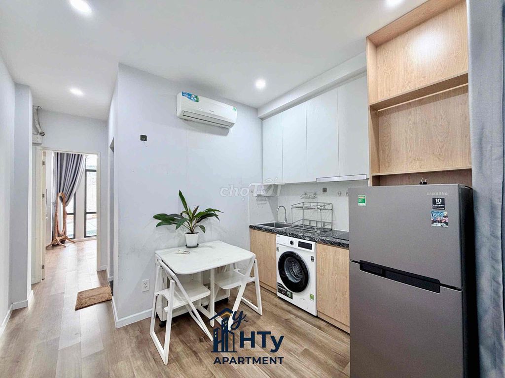 House - 1 Ph sleeps in the kitchen - Full interior - Public Book Door