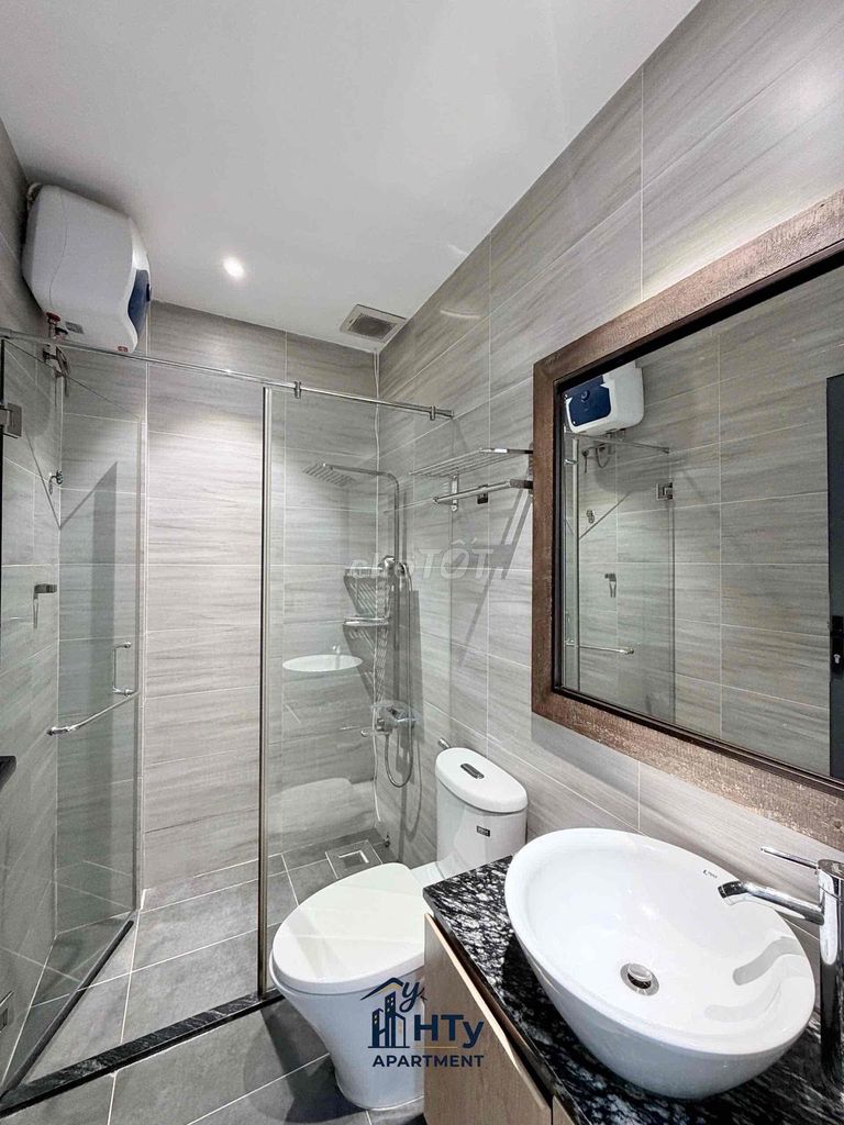House - 1 Ph sleeps in the kitchen - Full interior - Public Book Door
