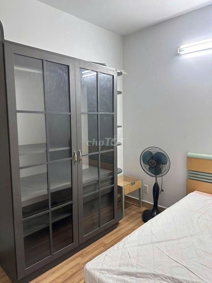 Rent the New House. A bedroom. A toilet with ten million worth of furniture.