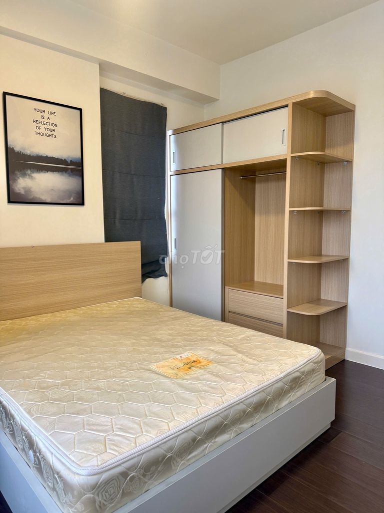 I'm free. Three bedrooms. 20 million pieces of furniture.