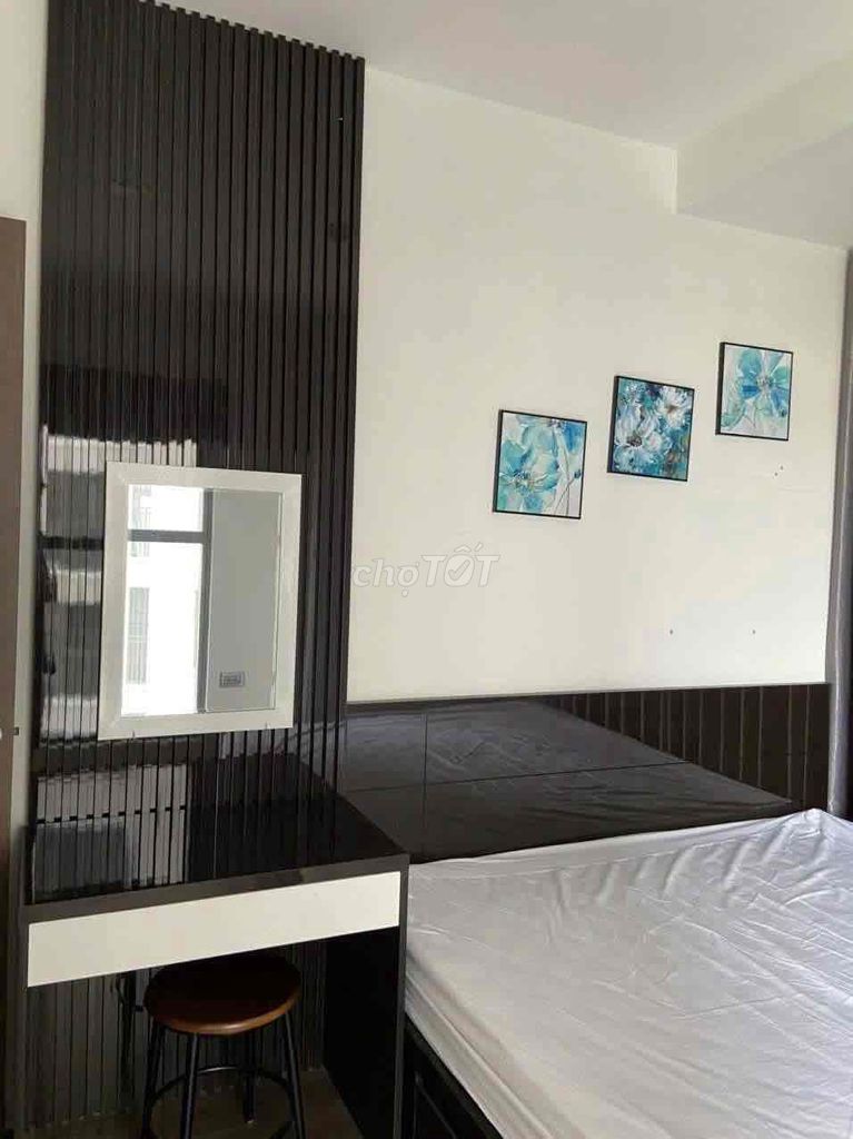 The apartment is full of furniture in Saigon Royal Bedrooms.