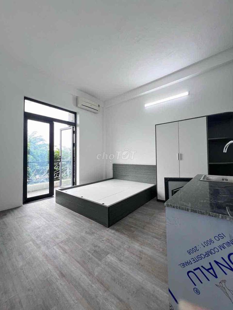 The service apartment's down the road. Right at the foot of the bridge over Zio Ga