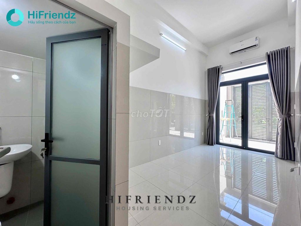 Cheap motel room - private washing machine studio convenient to District 8