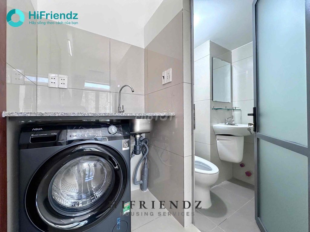 Cheap motel room - private washing machine studio convenient to District 8