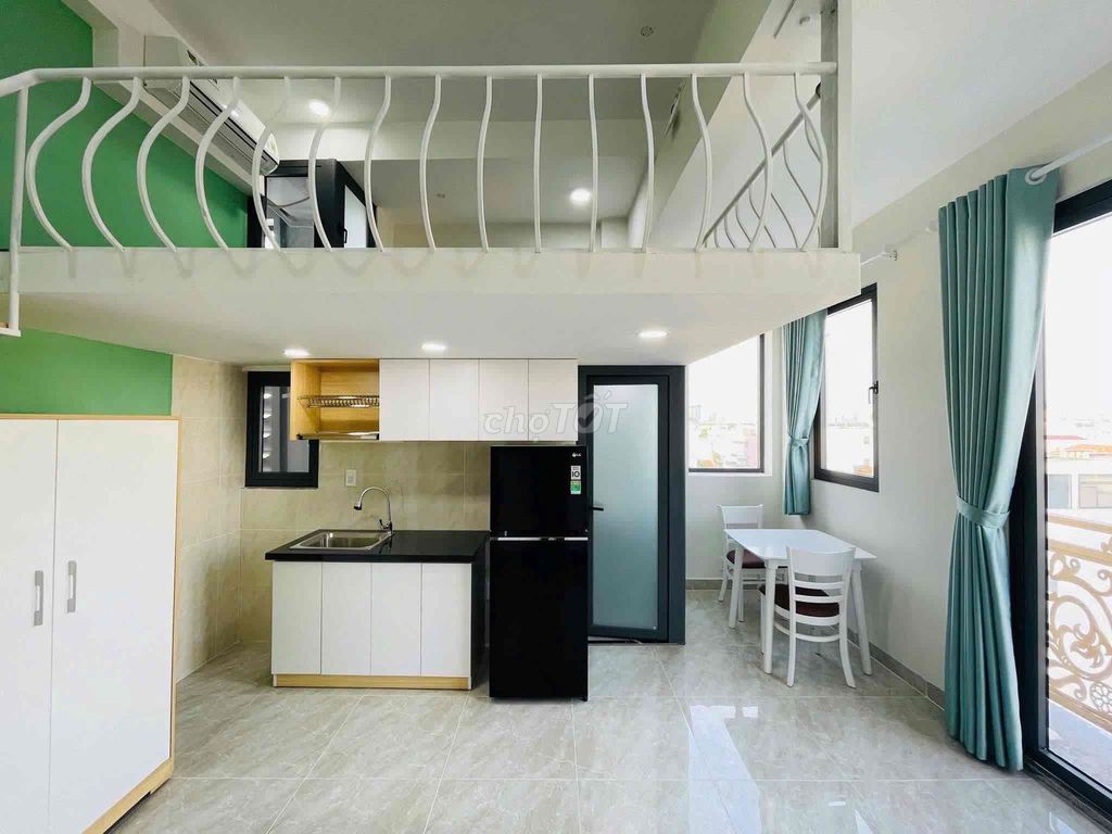 renting rooms with windows - sky and balconys near a dedicated university