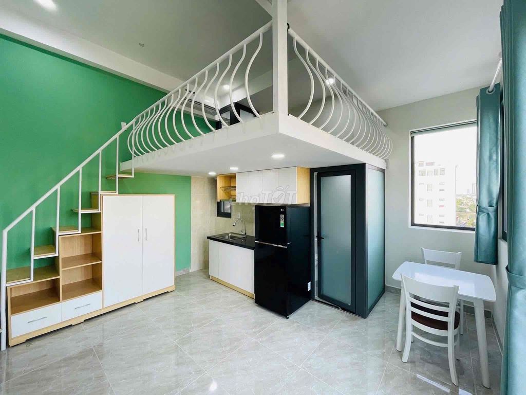 renting rooms with windows - sky and balconys near a dedicated university