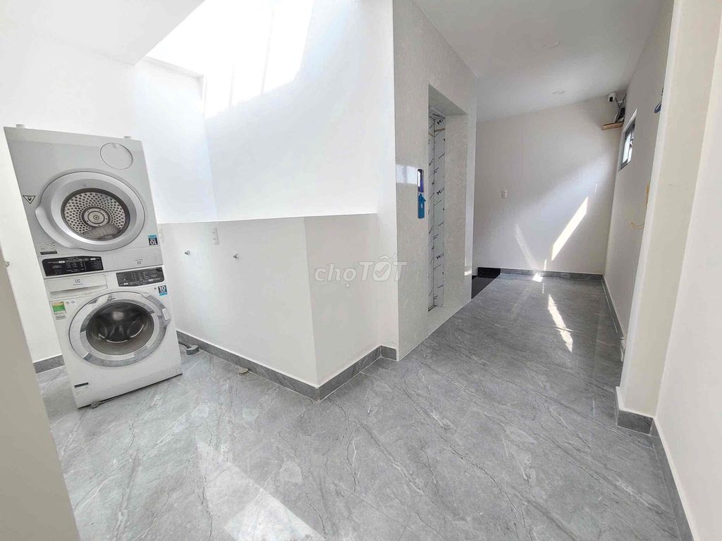 Rent apartment full interior, broad balcony in the heart of District 7