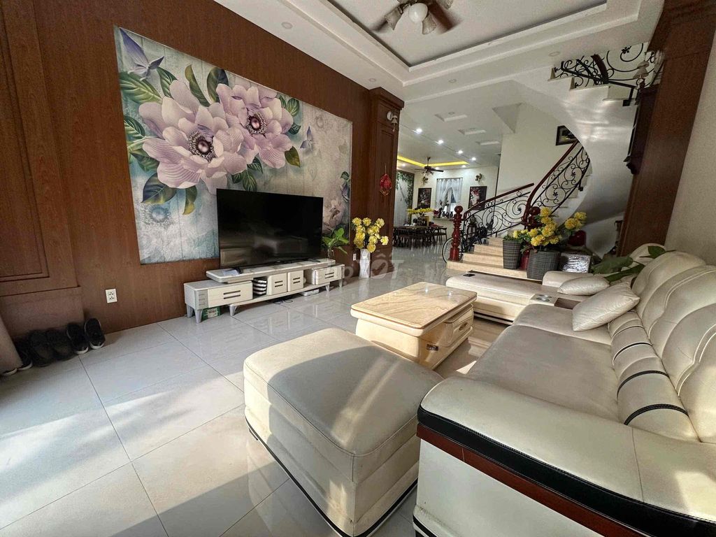 Rent the Supreme House of KAcLTIN, Area: 356 m2/40 million