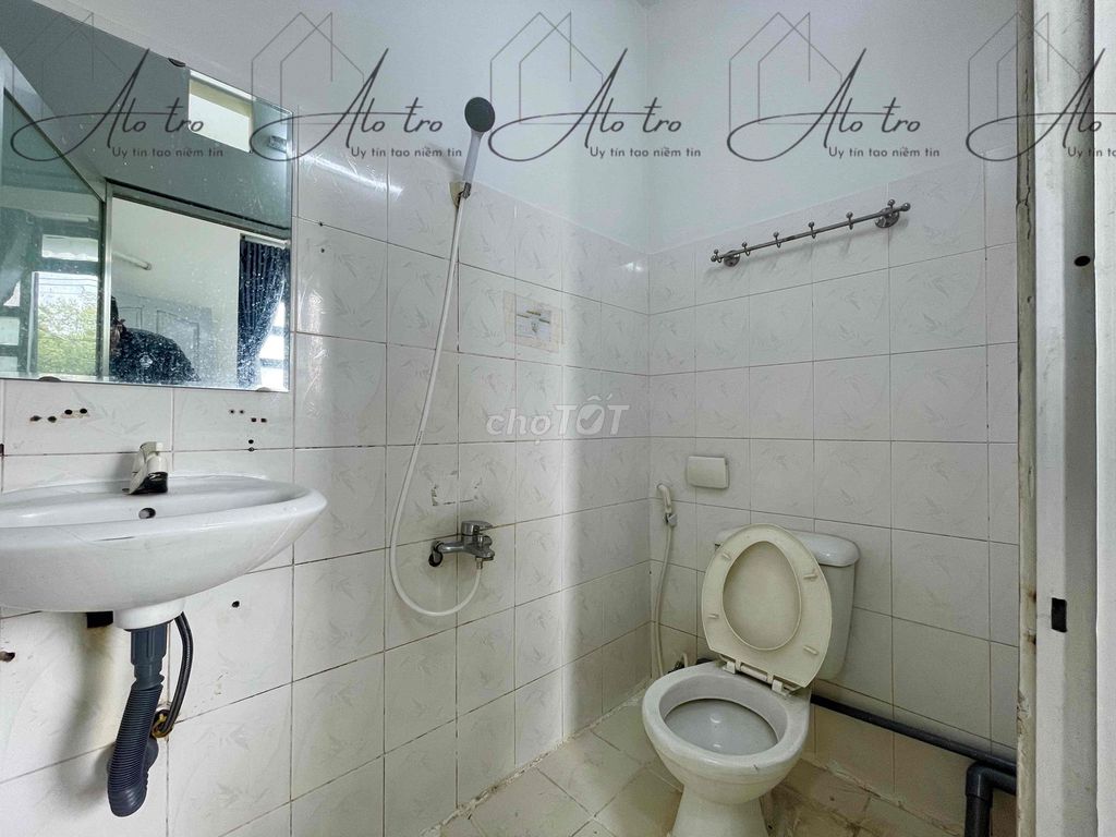 A cheap room with a air-cold machine, 15 p.m., 5-p power unit,
